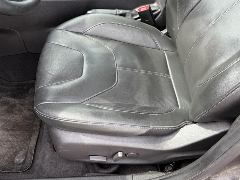 Ford Focus Vehicle Image 17