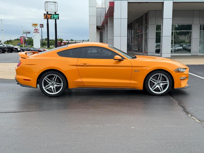 Ford Mustang Vehicle Image 2