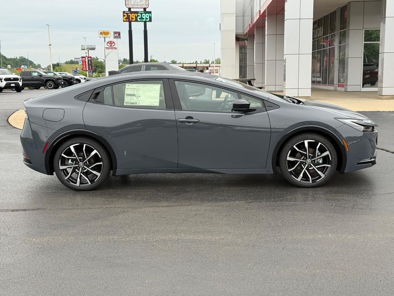 Toyota Prius Plug-In Hybrid Vehicle Image 2