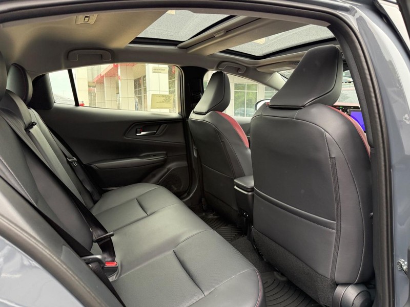 Toyota Prius Plug-In Hybrid Vehicle Image 6