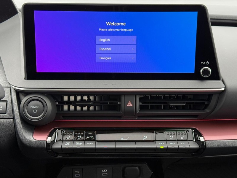 Toyota Prius Plug-In Hybrid Vehicle Image 9