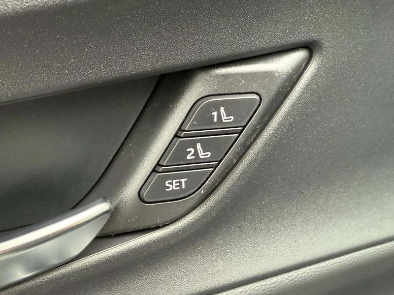 Toyota Prius Plug-In Hybrid Vehicle Image 11