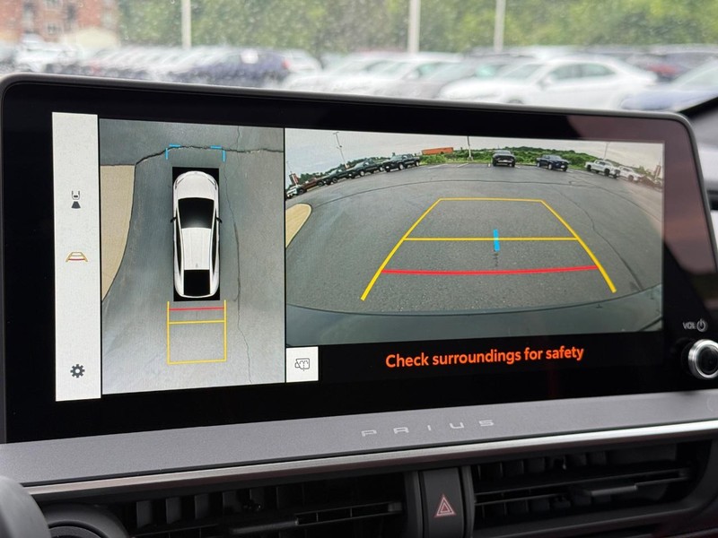 Toyota Prius Plug-In Hybrid Vehicle Image 16