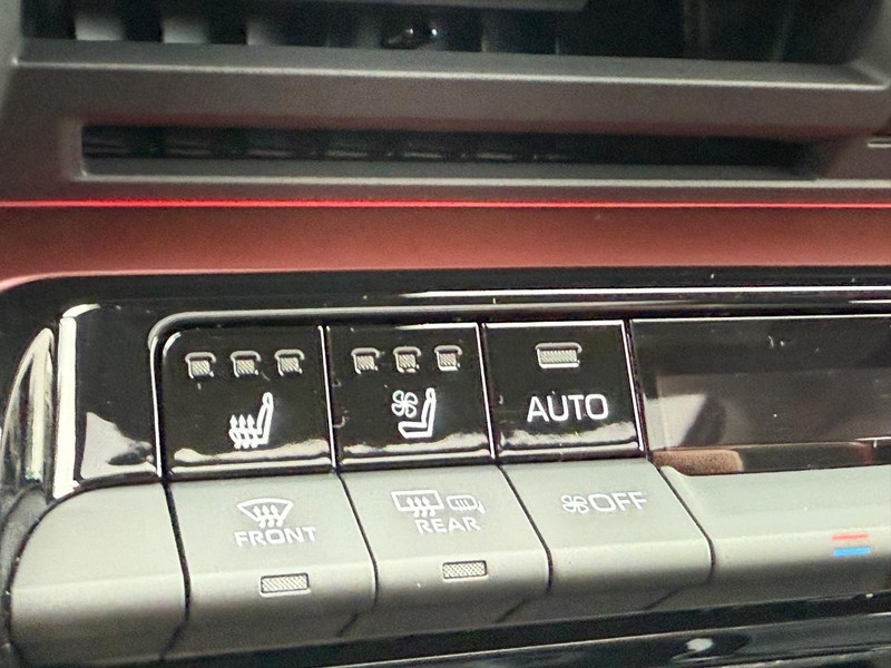 Toyota Prius Plug-In Hybrid Vehicle Image 17