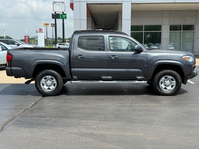 Toyota Tacoma 4WD Vehicle Image 2