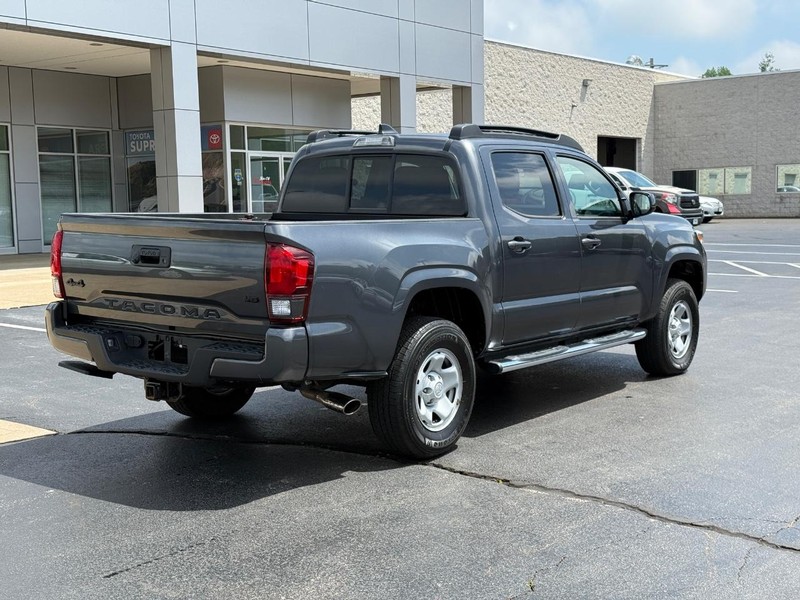 Toyota Tacoma 4WD Vehicle Image 3