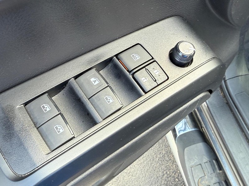 Toyota Tacoma 4WD Vehicle Image 15