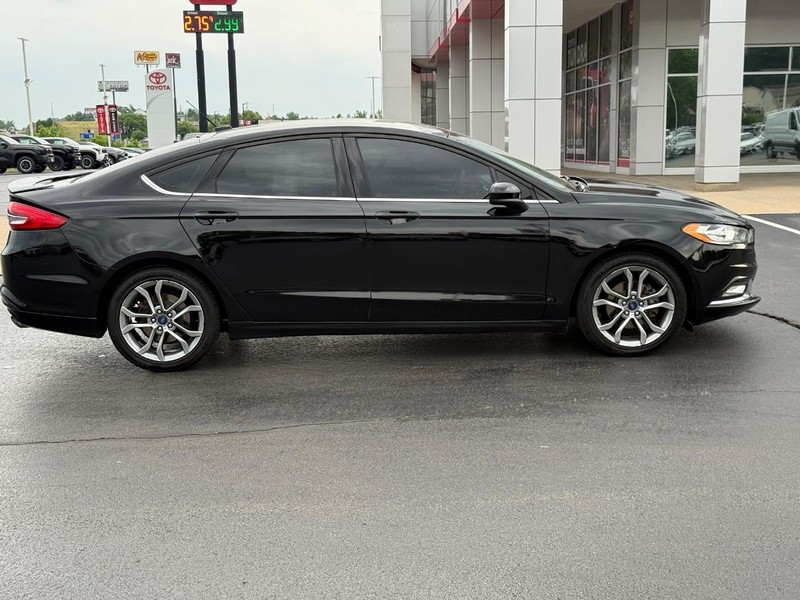 Ford Fusion Vehicle Image 2