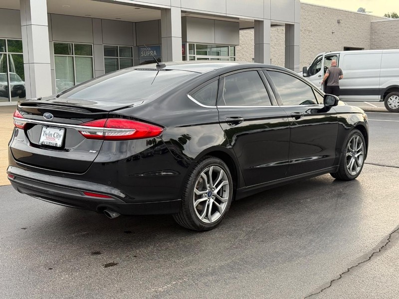 Ford Fusion Vehicle Image 3