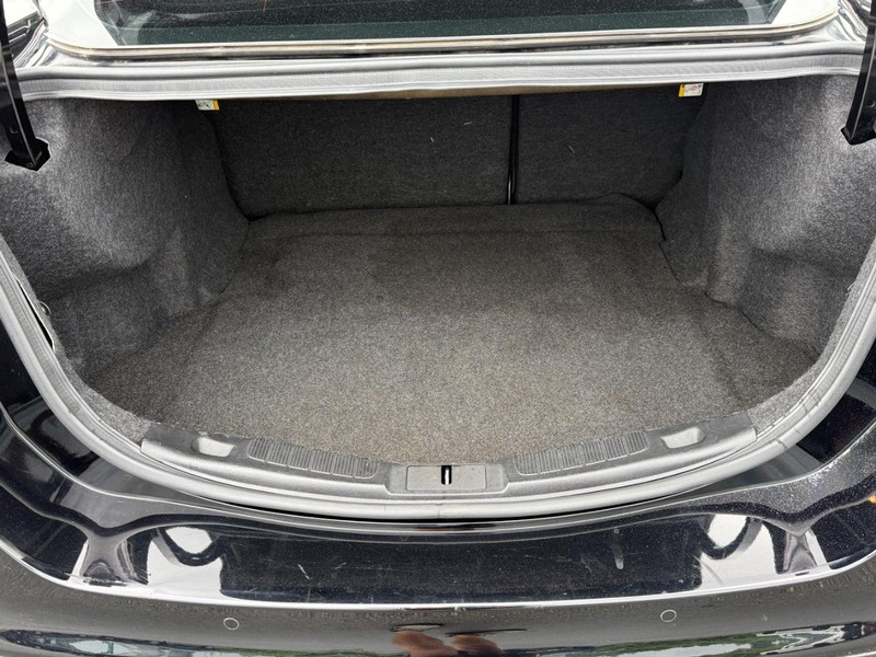 Ford Fusion Vehicle Image 4