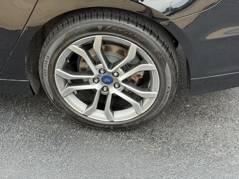 Ford Fusion Vehicle Image 8