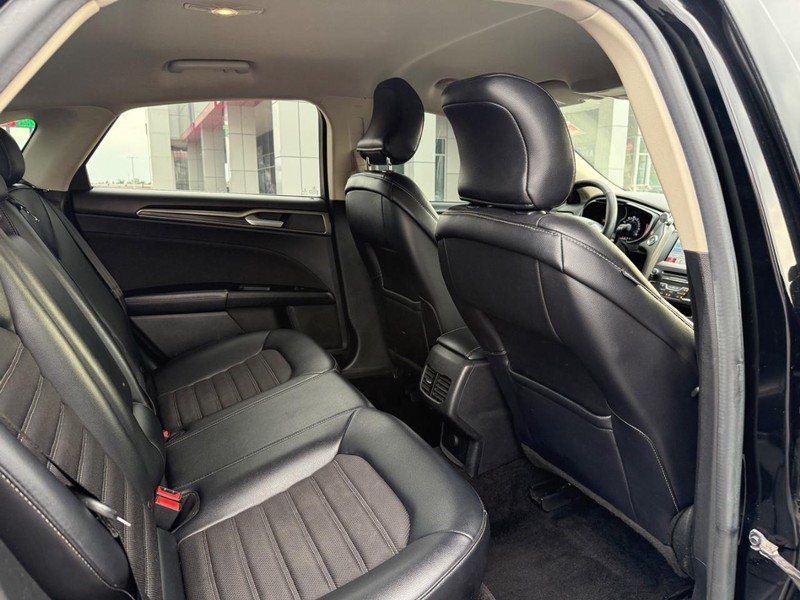 Ford Fusion Vehicle Image 11