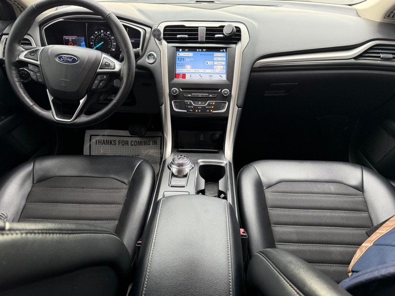 Ford Fusion Vehicle Image 12
