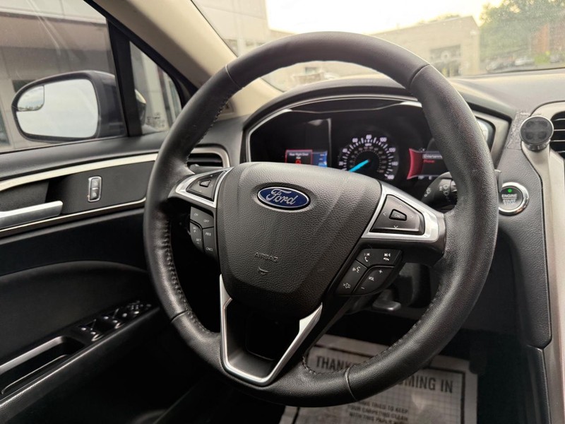 Ford Fusion Vehicle Image 13