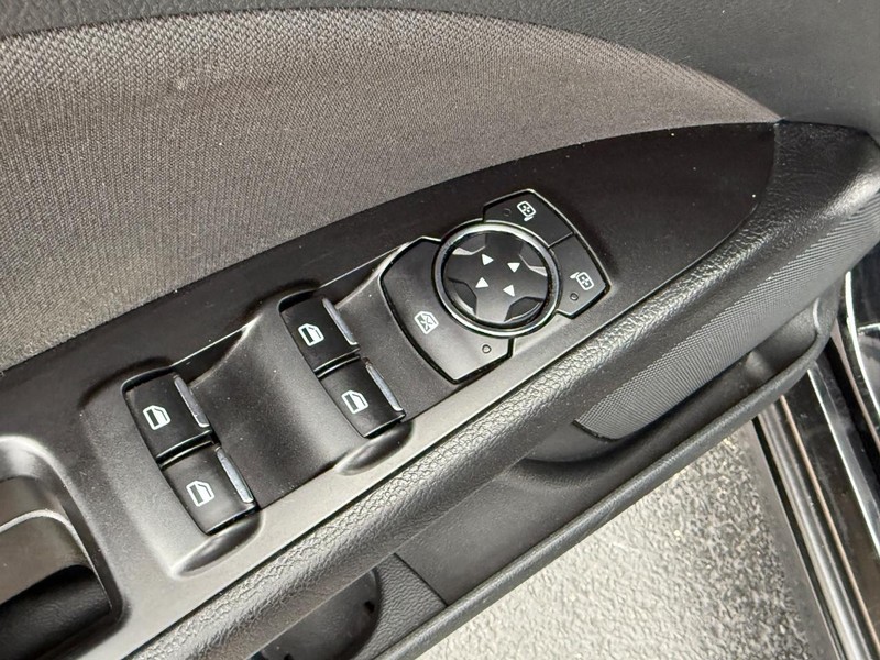 Ford Fusion Vehicle Image 15