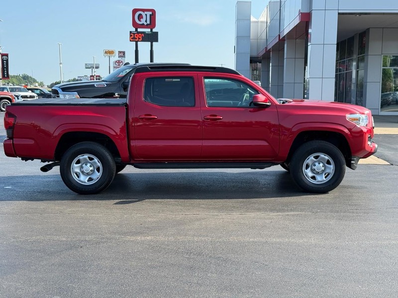 Toyota Tacoma 4WD Vehicle Image 2