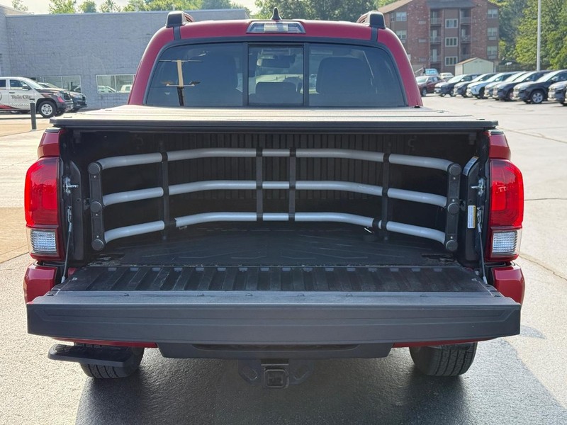 Toyota Tacoma 4WD Vehicle Image 4