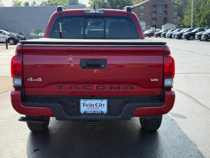 Toyota Tacoma 4WD Vehicle Image 5