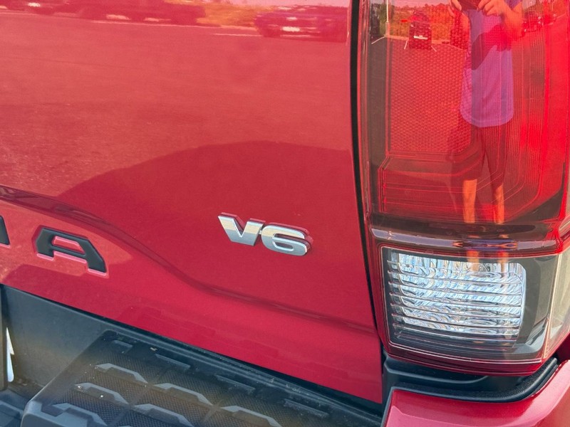 Toyota Tacoma 4WD Vehicle Image 6