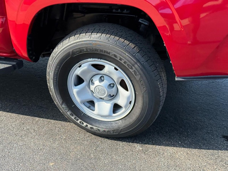 Toyota Tacoma 4WD Vehicle Image 8