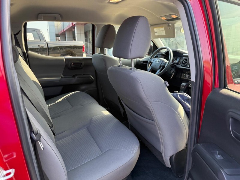 Toyota Tacoma 4WD Vehicle Image 11