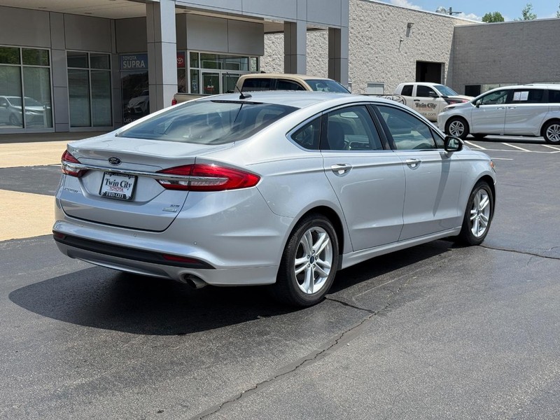 Ford Fusion Vehicle Image 3