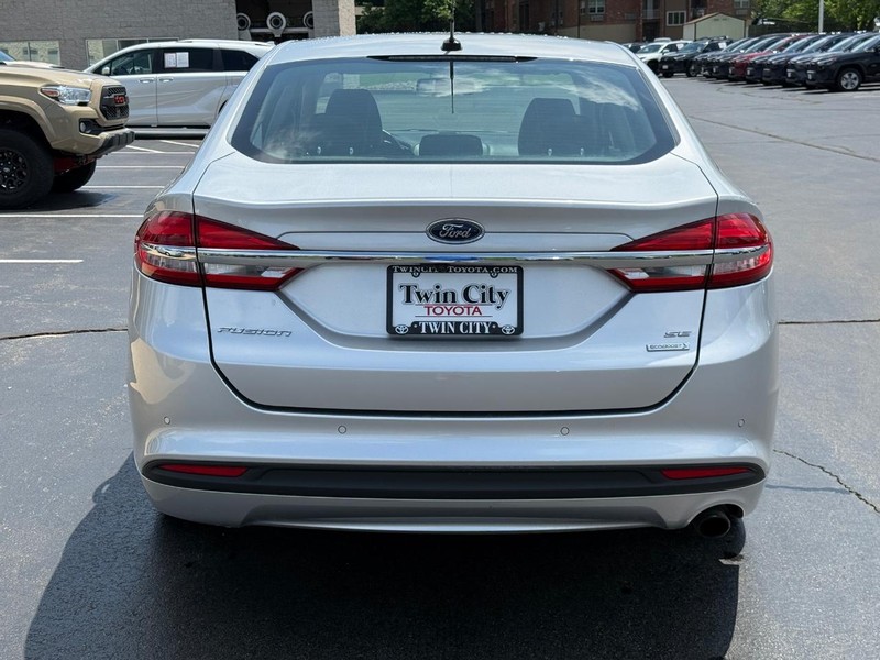 Ford Fusion Vehicle Image 5