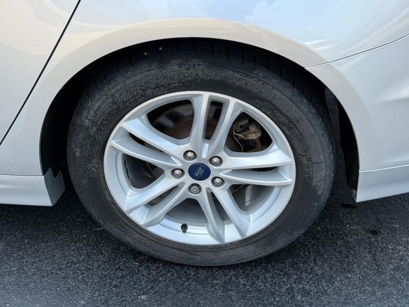 Ford Fusion Vehicle Image 8