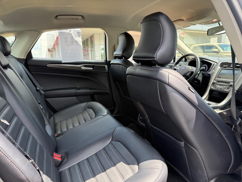 Ford Fusion Vehicle Image 11