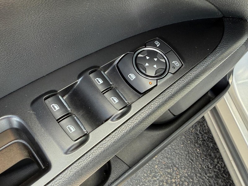Ford Fusion Vehicle Image 15