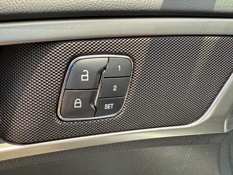 Ford Fusion Vehicle Image 16