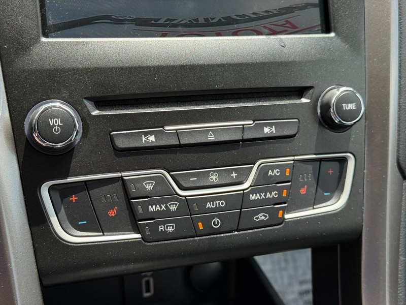 Ford Fusion Vehicle Image 23