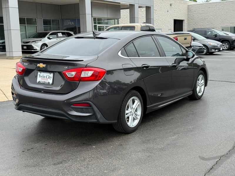 Chevrolet Cruze Vehicle Image 3