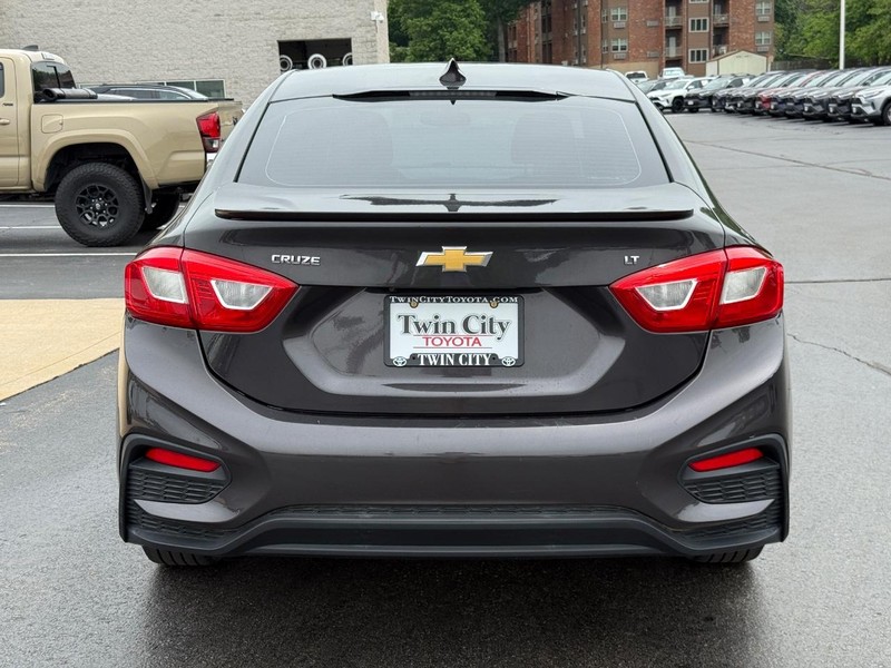 Chevrolet Cruze Vehicle Image 5