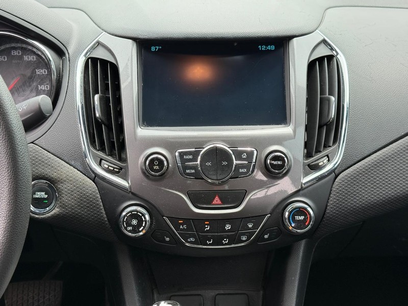 Chevrolet Cruze Vehicle Image 14