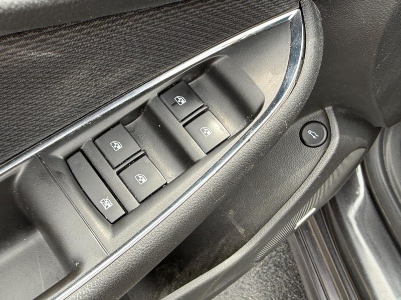 Chevrolet Cruze Vehicle Image 15