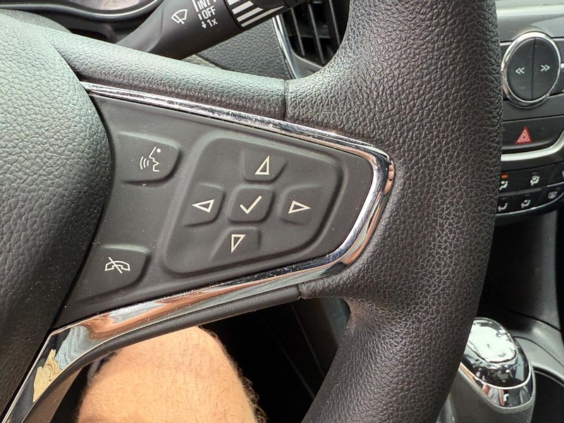 Chevrolet Cruze Vehicle Image 18