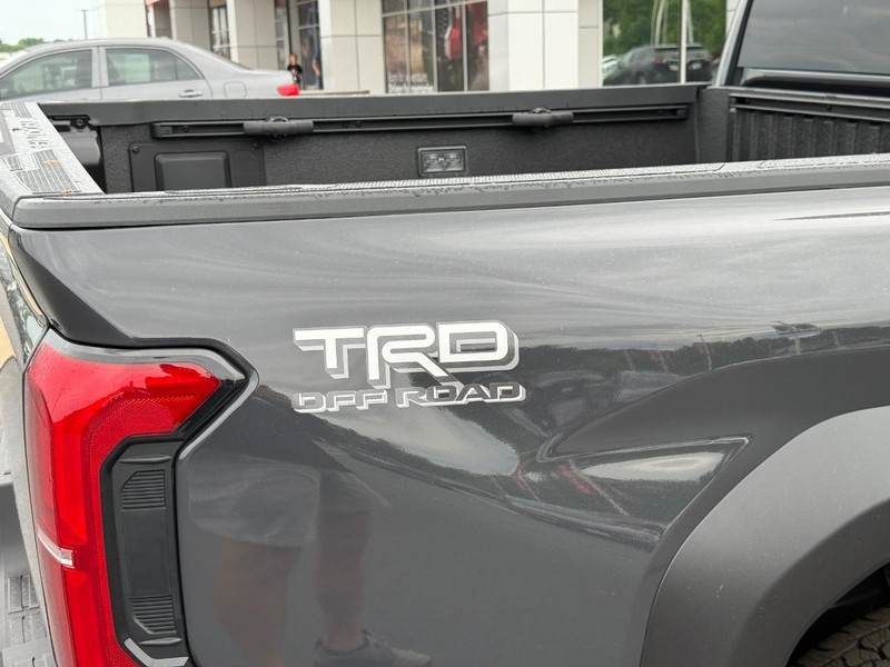 Toyota Tacoma 4WD Vehicle Image 4