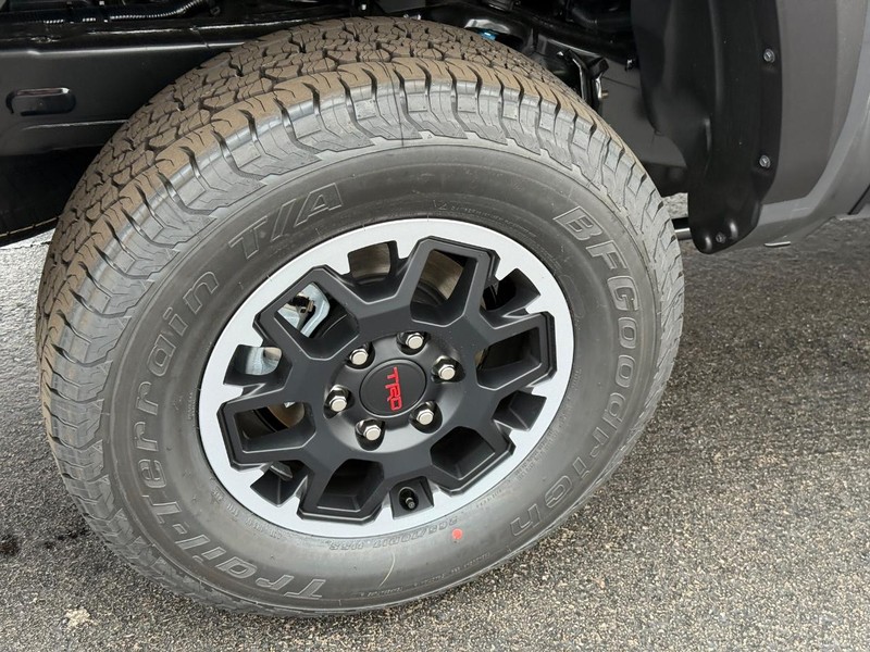 Toyota Tacoma 4WD Vehicle Image 5