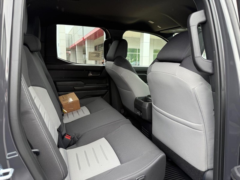 Toyota Tacoma 4WD Vehicle Image 6