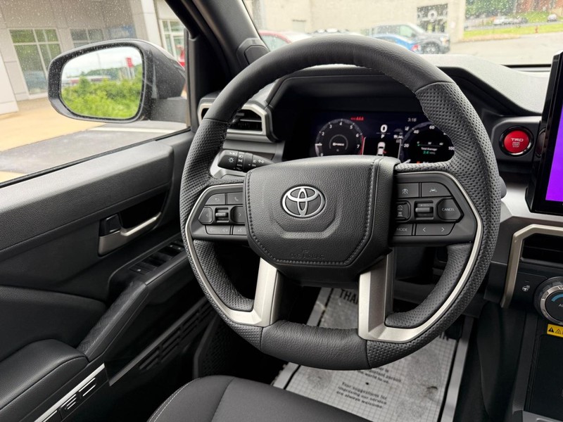 Toyota Tacoma 4WD Vehicle Image 8