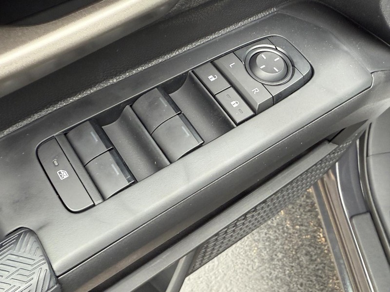 Toyota Tacoma 4WD Vehicle Image 10