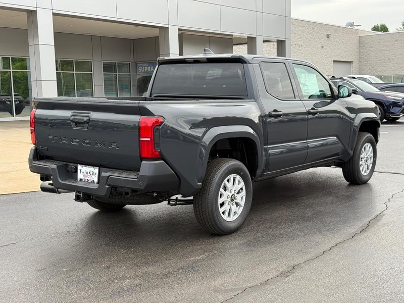 Toyota Tacoma 4WD Vehicle Image 3