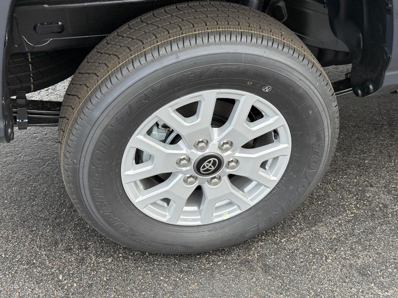 Toyota Tacoma 4WD Vehicle Image 4