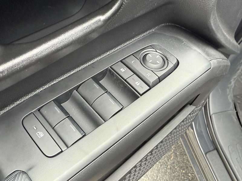 Toyota Tacoma 4WD Vehicle Image 9