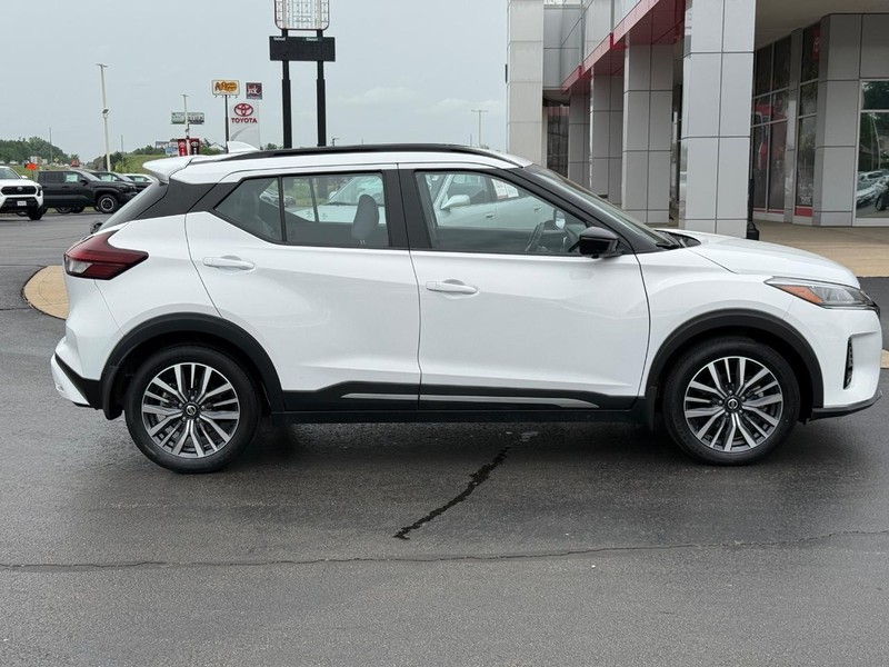 Nissan Kicks Vehicle Image 2