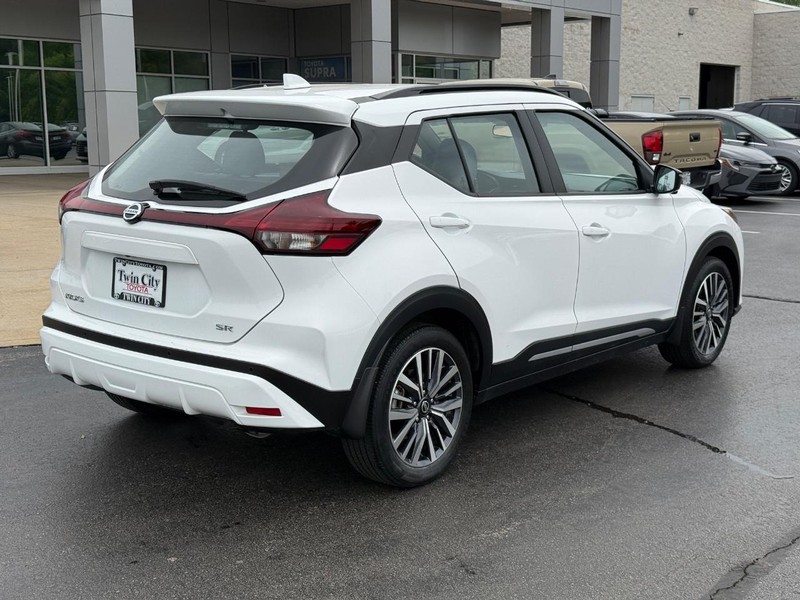 Nissan Kicks Vehicle Image 3