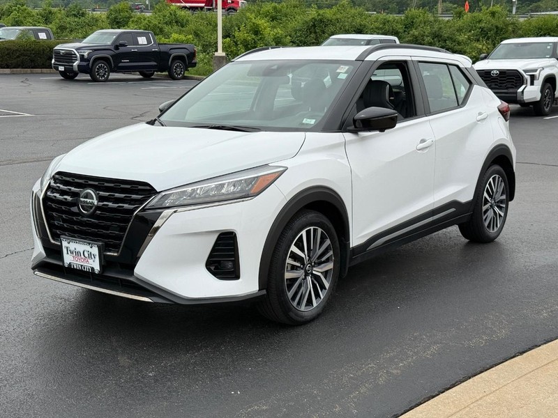 Nissan Kicks Vehicle Image 8