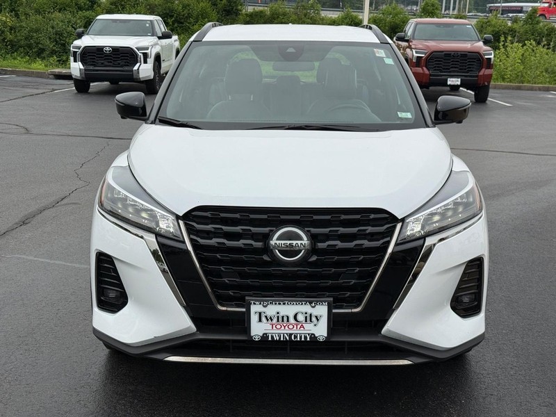 Nissan Kicks Vehicle Image 9
