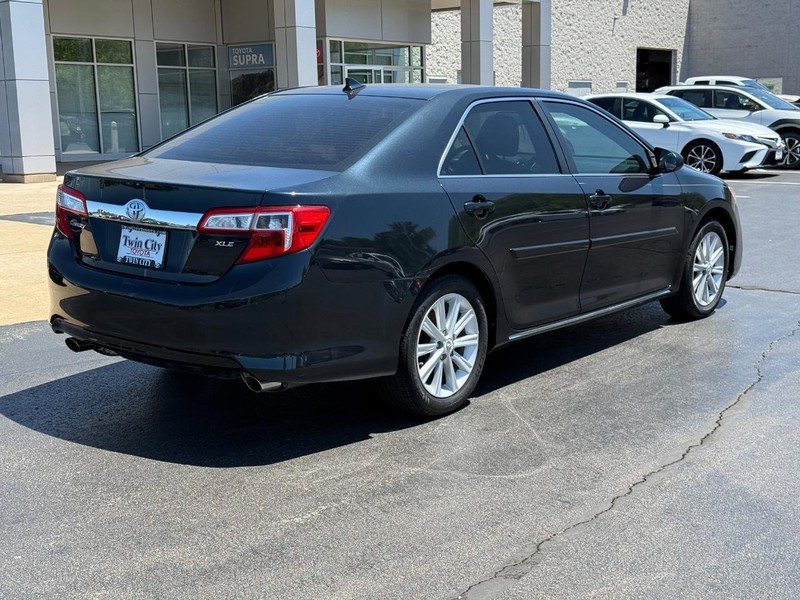 Toyota Camry Vehicle Image 3